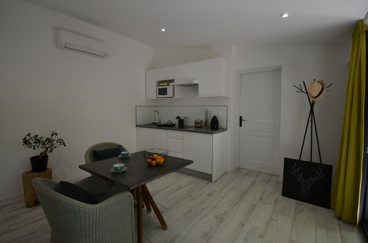 Domaine Shambala Bed & Breakfast Velaux Bagian luar foto
